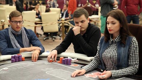 Arūnas Sapitavičius (kairėje) "High Roller" finale / meritpoker.com nuotr.