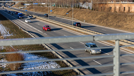 Nenaudojamas tiltas per Vakarinį aplinkkelį