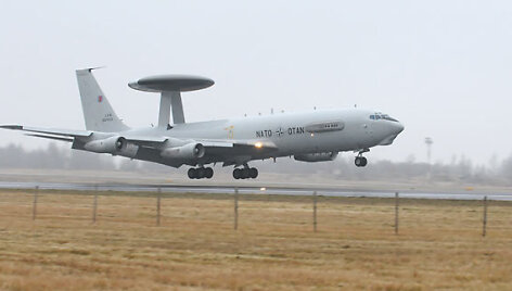 NATO &bdquo;Boeing 707&ldquo; leidžiasi &Scaron;iauliuose