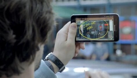 &Scaron;įkart pa&scaron;iepdama &bdquo;Apple&ldquo; gerbėjus &bdquo;Samsung&ldquo; reklamuoja i&scaron;maniojo telefono ir plan&scaron;etės hibridą &bdquo;Galaxy Note&ldquo;. 
