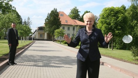 Prezidentė D.Grybauskaitė dvi žiemas praleido rezidencijoje, kurios sienos – kiauros. 