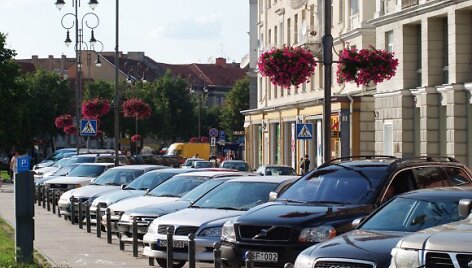Automobilio stovėjimas Mėlynojoje zonoje atsidūrusiose gatvėse turėtų atpigti iki 4 Lt. Tačiau Vokiečių gatvėje ir toliau teks mokėti 6 Lt.