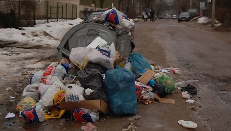 Vilniaus tabore gyvenantys romai ir toliau nemokės už buitinių atliekų išvežimą.