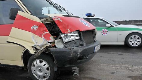 Asociatyvinė nuotr.: Į avariją patekęs ligoninės automobilis