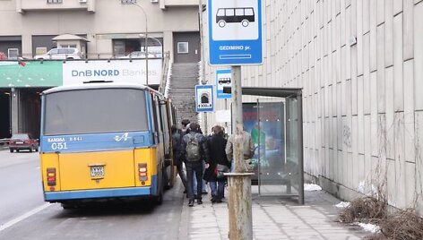 Autobusas stotelėje