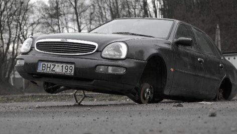 Fotopolicija: Fordas be ratų