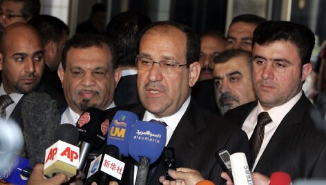 Nuris al Malikis (centre)