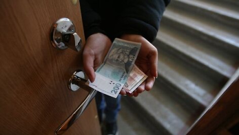 Pareigūnai perspėja netikėti kiekvienu pinigų pra&scaron;ančiu nepažįstamuoju.