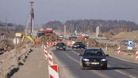 Palangos plente darbai virs iki metų pabaigos. Dėl sudėtingų pylimo darbų ties Žaliuoju slėniu plentas mėnesiui bus uždarytas.