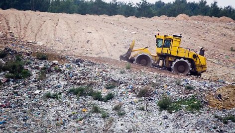 Kazokiškių sąvartyne atliekos kaupiasi itin greitai – baigiama užpildyti pirmoji sekcija ir jau planuojama antroji.