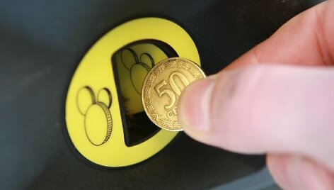 Nuo rugsėjo pirmosios iki birželio pirmosios automobilių stovėjimas centrinėse Palangos gatvėse atpigo iki 1 Lt už valandą.
