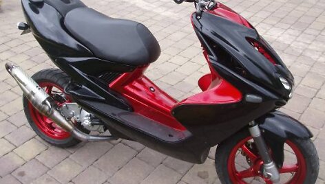 &Scaron;is Yamaha Aerox motoroleris, anot jo savininko NEOX'o, yra gražiausias Vilniuje.