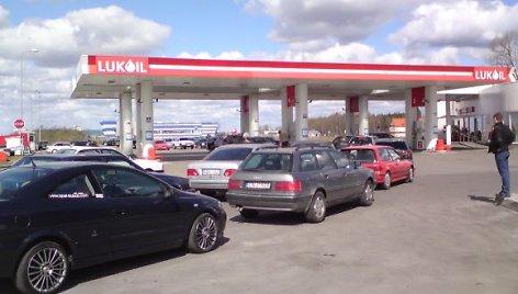 Protesto akcija LUKOIL degalinėje