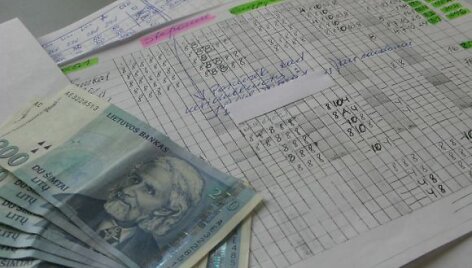 Mokesčių inspektoriai sulaukia vis daugiau prane&scaron;imų apie "vokeliuose" mokamus atlyginimus. 