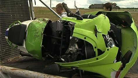 Vairuotojas nesuvaldė motociklo ir nuskriejo nuo kelio dėl didelio greičio.