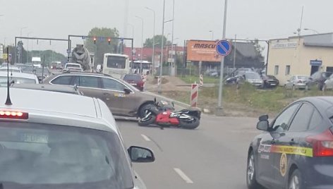 Motociklo ir "Škodos" avarija Kaune