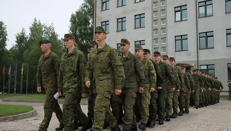 I&scaron;kilmingoje rikiuotėje įteikti pažymėjimai paskutinei bazinių karinių mokymų laidai