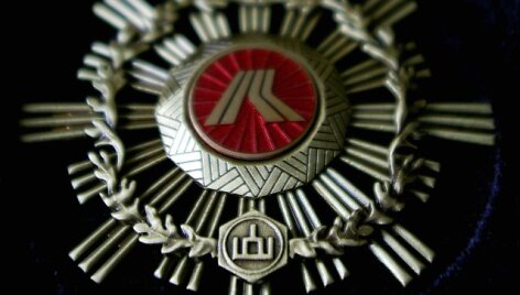 Geriausieji kelių darbininkai, meistrai ir vadovai buvo apdovanoti įvairių laipsnių Kelininkų garbės kryžiais.