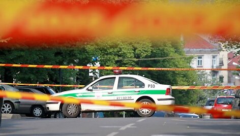 Policija.