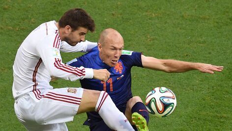 Gerardas Pique ir Arjenas Robbenas