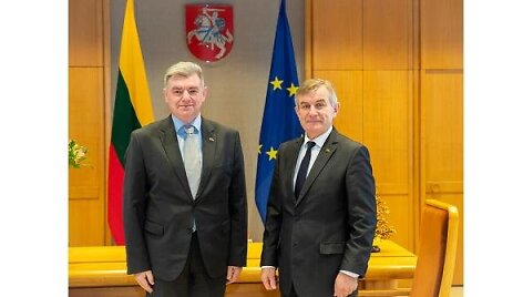 Kre&scaron;imiras Kedmenecas (kairėje) ir Viktoras Pranckietis