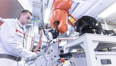 &bdquo;PART4you&rdquo; robotas &bdquo;Audi&ldquo; gamykloje