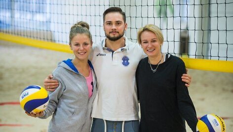 Monika Povilaitytė ir Karolė Virbickaitė su treneriu