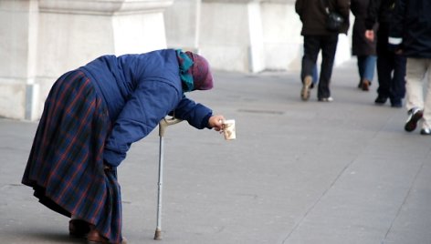 Valdininkai mano, kad ne visi varguoliai nusipelnė pašalpų.