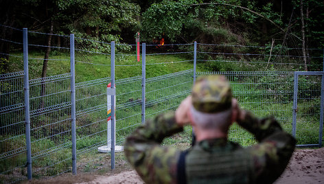 Nelegalių migrantų grupė įstrigusi tarp Baltarusijos ir Lietuvos valstybinių sienų