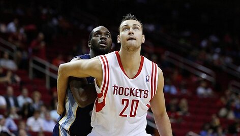 Donatas Motiejūnas nesugeba įsitvirtinti NBA
