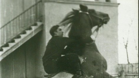 Vytautas Grigolis ant žirgo jaunystėje