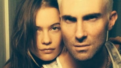 Behati Prinsloo ir Adamas Levine'es