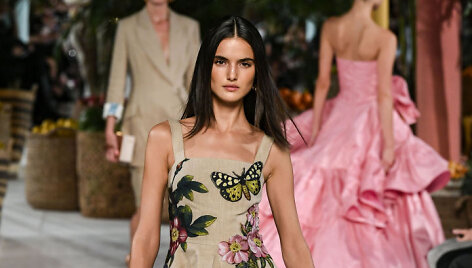 &bdquo;Oscar de la Renta&ldquo; 2020 m. pavasario ir vasaros kolekcijos modelis