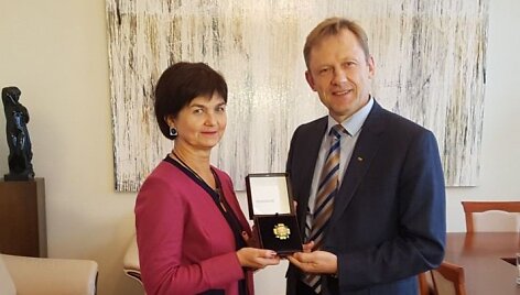 Auk&scaron;čiausią ministerijos apdovanojimą lapkričio 2 dieną Jolantai Kryževičienei įteikė kultūros ministras &Scaron;arūnas Birutis.