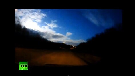 Rusijos Murmansko miesto gyventojai vir&scaron; miesto užfiksavo meteorito sprogimą.