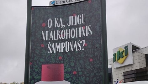 Naujas reklaminis stendas apie nealkoholinį šampūną