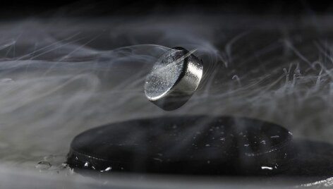 Superlaidininkų sukuriama magnetinė levitacija