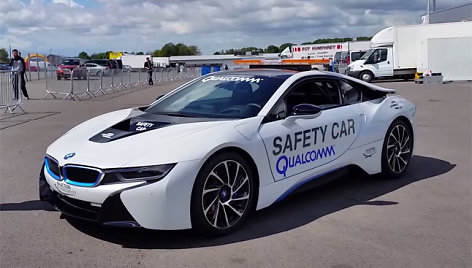 BMW i8 saugos automobilis