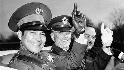 Fulgencio Batista (kairėje) per vizitą Vašingtone (1938 m.)
