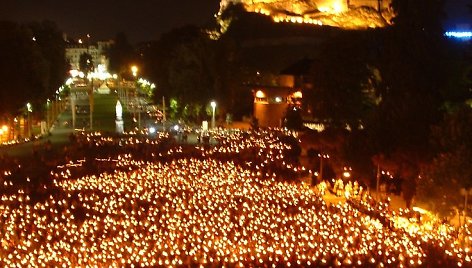 Lurde žvakių procesija