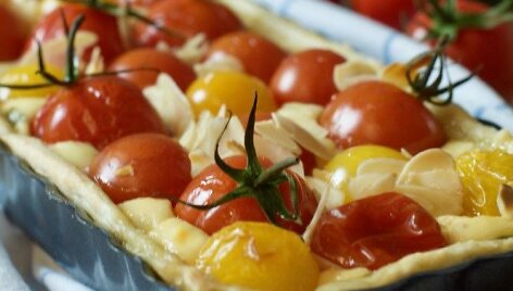 Pomidorų tarta su ožkų pieno sūriu