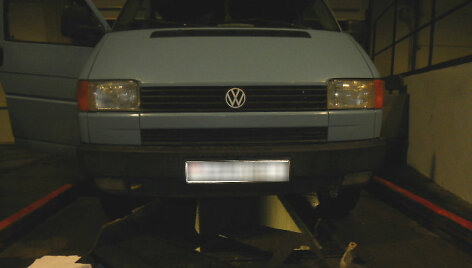 Automobilis&ndash;slėptuvė
