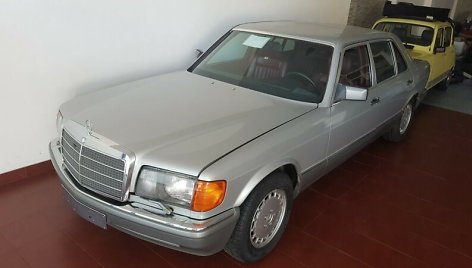 Už 150 tūkst. Eur parduodamas antikvarinis Mercedes – Benz 560 SEL 