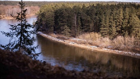 Vaizdas nuo Mažųjų Žinėnų piliakalnio į Neries slėnį