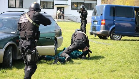 VST pareigūnai per pratybas