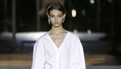 &bdquo;Carolina Herrera&ldquo; kolekcijos modelis