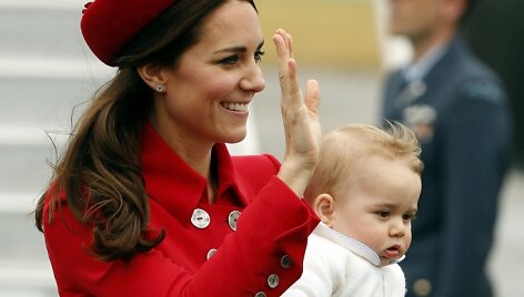 Kembridžo hercogienė Catherine su sūnumu George'u