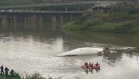 &bdquo;TransAsia Airways&ldquo; lėktuvas priverstinai nutūpė į upę Taipėjuje.