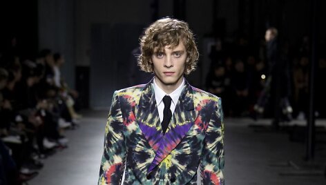 &bdquo;Dries Van Noten&ldquo; 2019&ndash;2020 m. rudens ir žiemos kolekcijos modelis