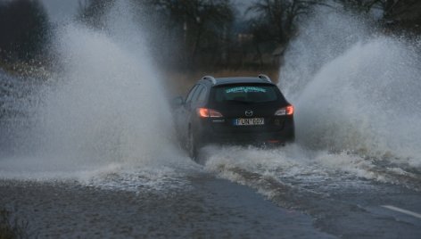 Apsemtas Šilutės-Klaipėdos kelio ruožas ties Priekule